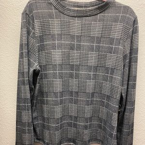 Nice long sleeve, can be used in office environment. Soft material.